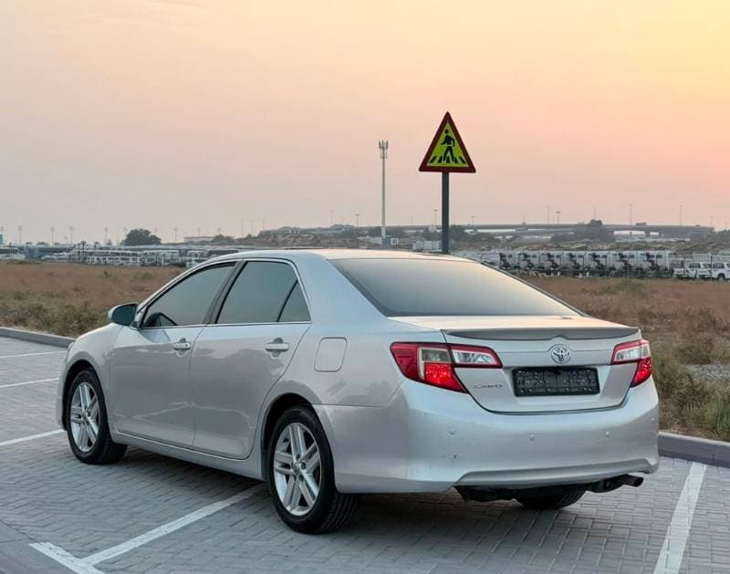 2015 Toyota Camry thumbnail 3