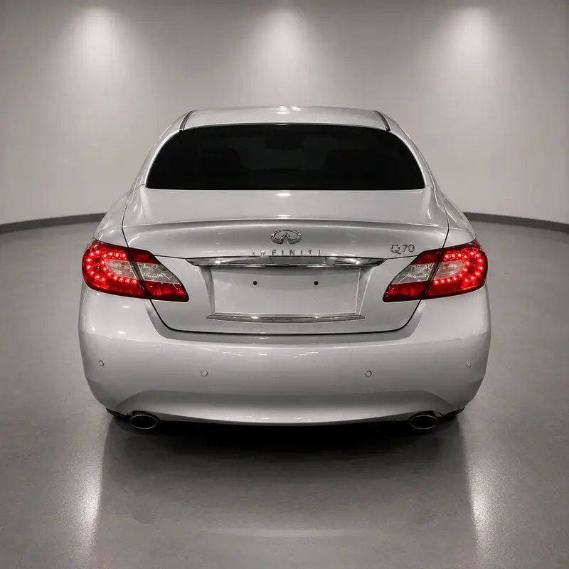2015 Infiniti Q70 thumbnail 2