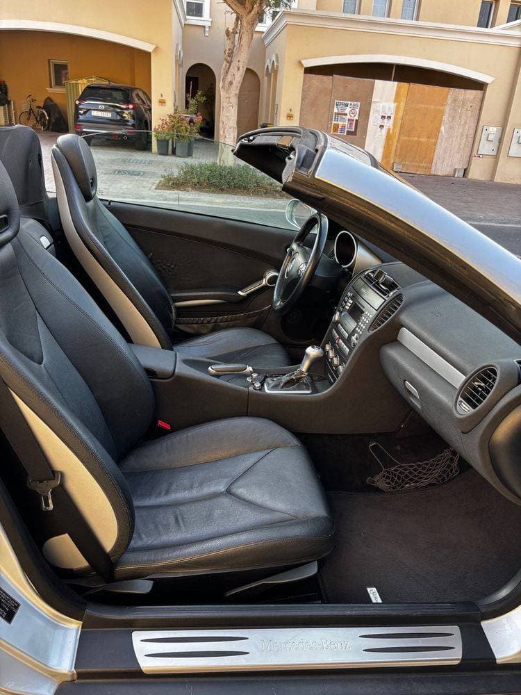 2004 Mercedes-Benz SLK-Class thumbnail 2