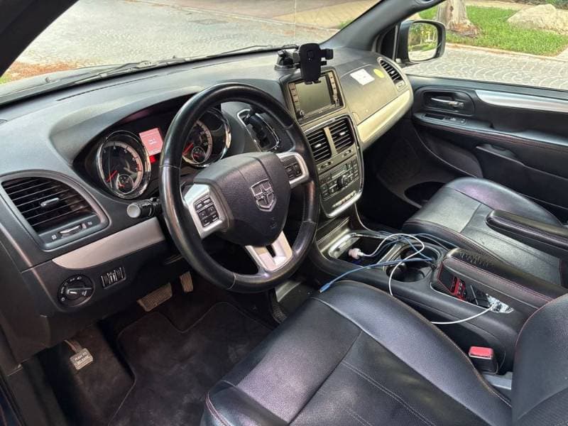 2017 Dodge Grand Caravan thumbnail 2