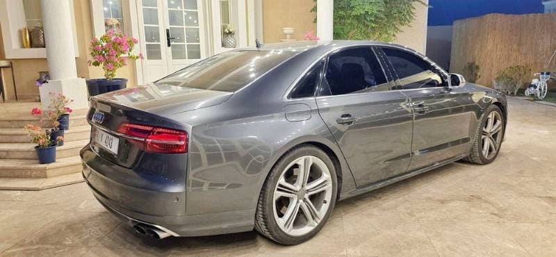 2015 Audi S8 thumbnail 2