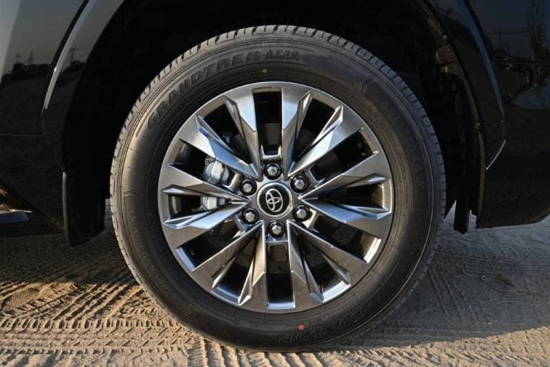 2026 Toyota Land Cruiser GXR thumbnail 4