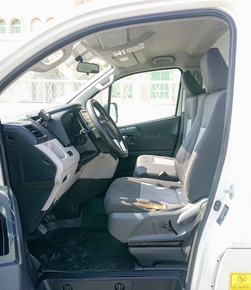 2019 Toyota Hiace thumbnail 4