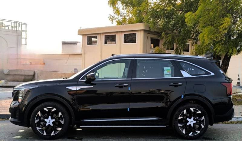 2027 Kia Sorento EX thumbnail 3