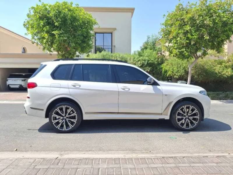 2022 BMW X7 thumbnail 3