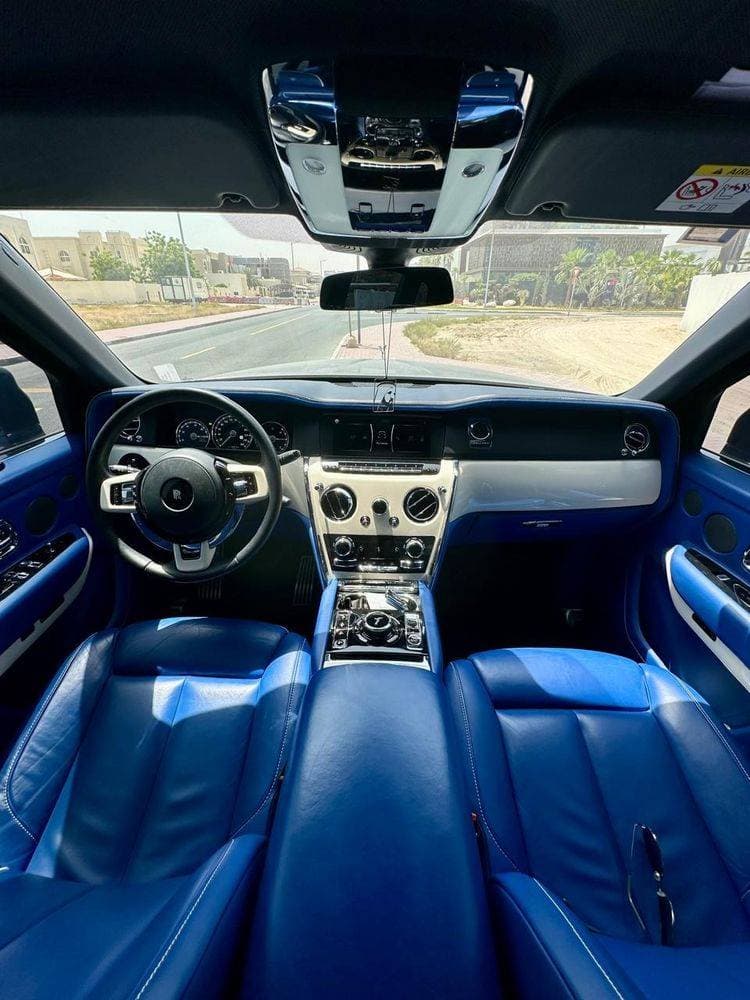 2021 Rolls Royce Cullinan thumbnail 2