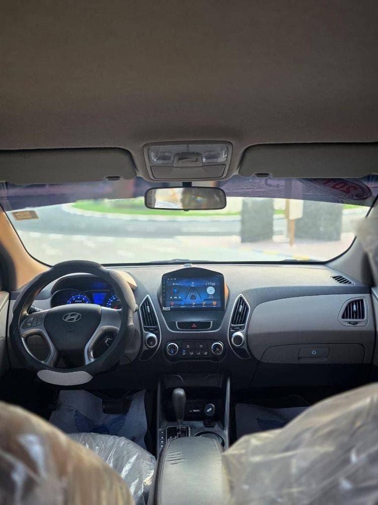 2011 Hyundai Tucson thumbnail 2