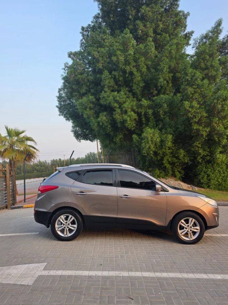 2011 Hyundai Tucson thumbnail 5