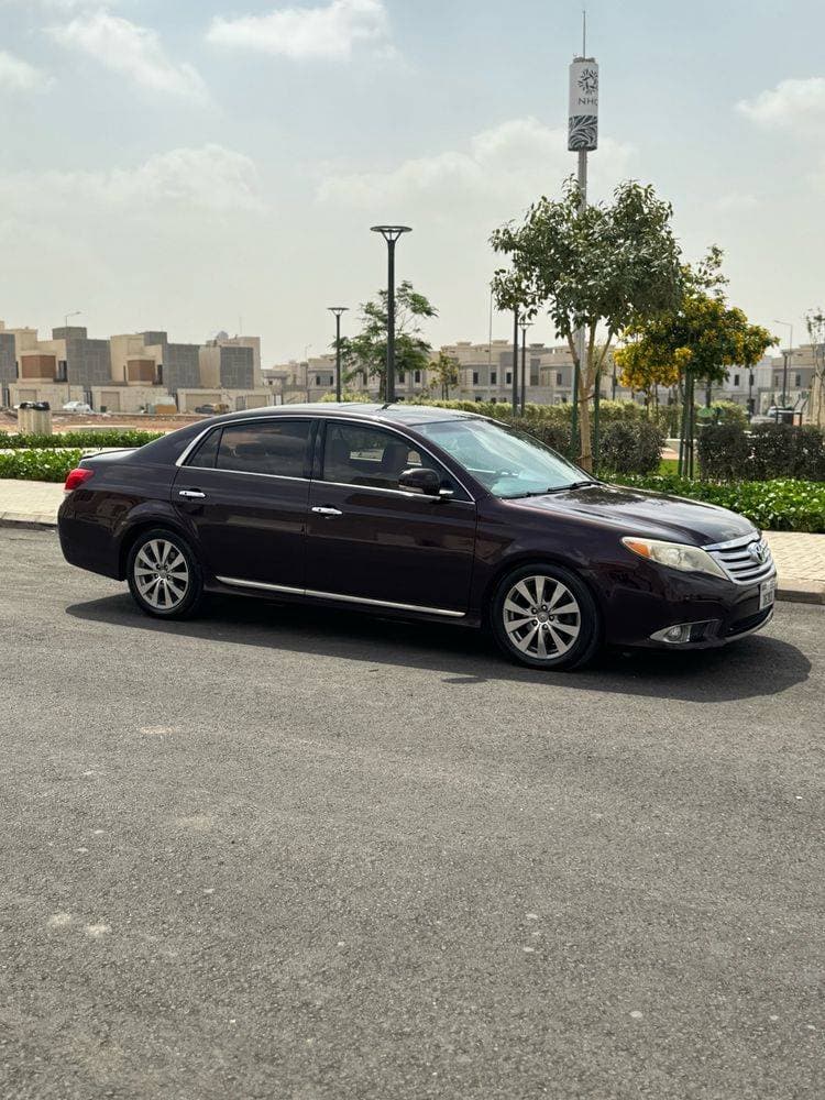 2010 Toyota Avalon thumbnail 3