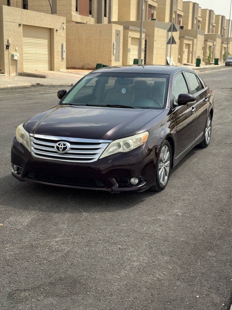 2010 Toyota Avalon thumbnail 2