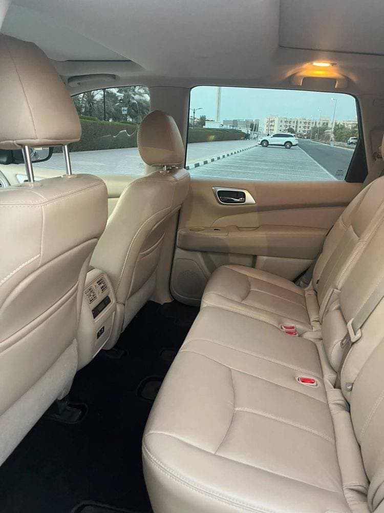 2020 Nissan Pathfinder thumbnail 2
