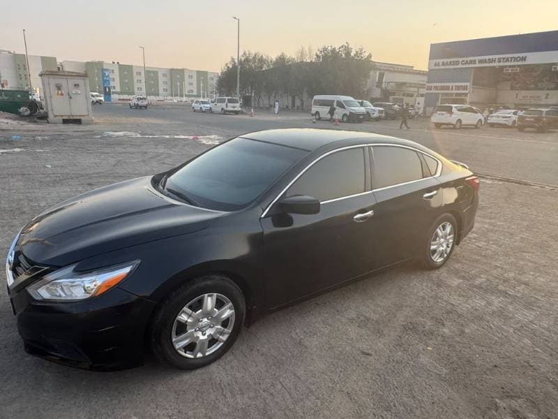 2018 Nissan Altima thumbnail 2