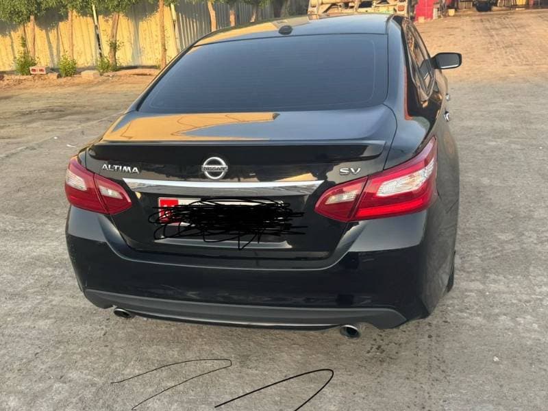 2018 Nissan Altima thumbnail 3