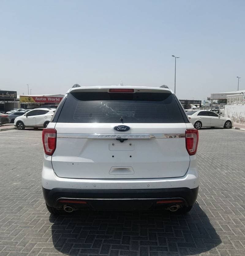 2017 Ford Explorer thumbnail 3