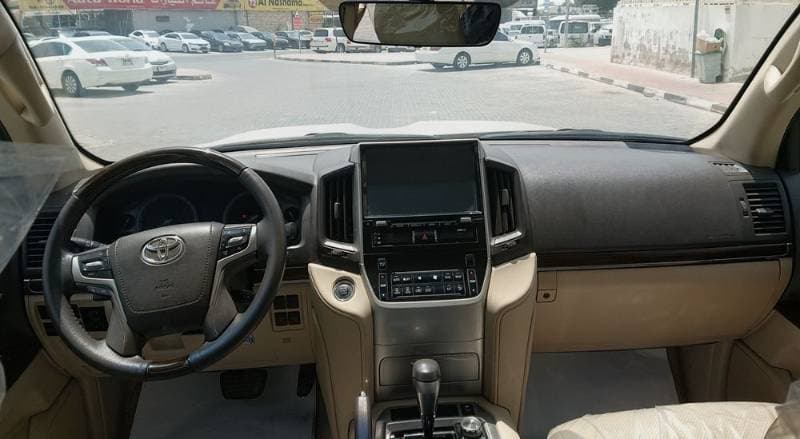 2019 Toyota Land Cruiser thumbnail 3