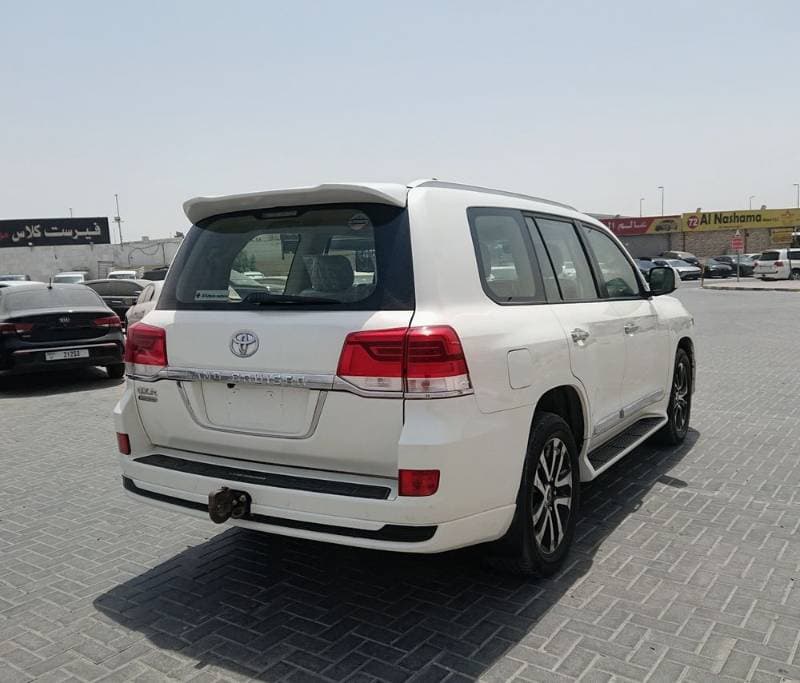 2019 Toyota Land Cruiser thumbnail 2