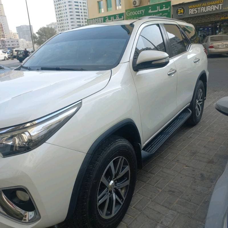 2017 Toyota Fortuner thumbnail 3