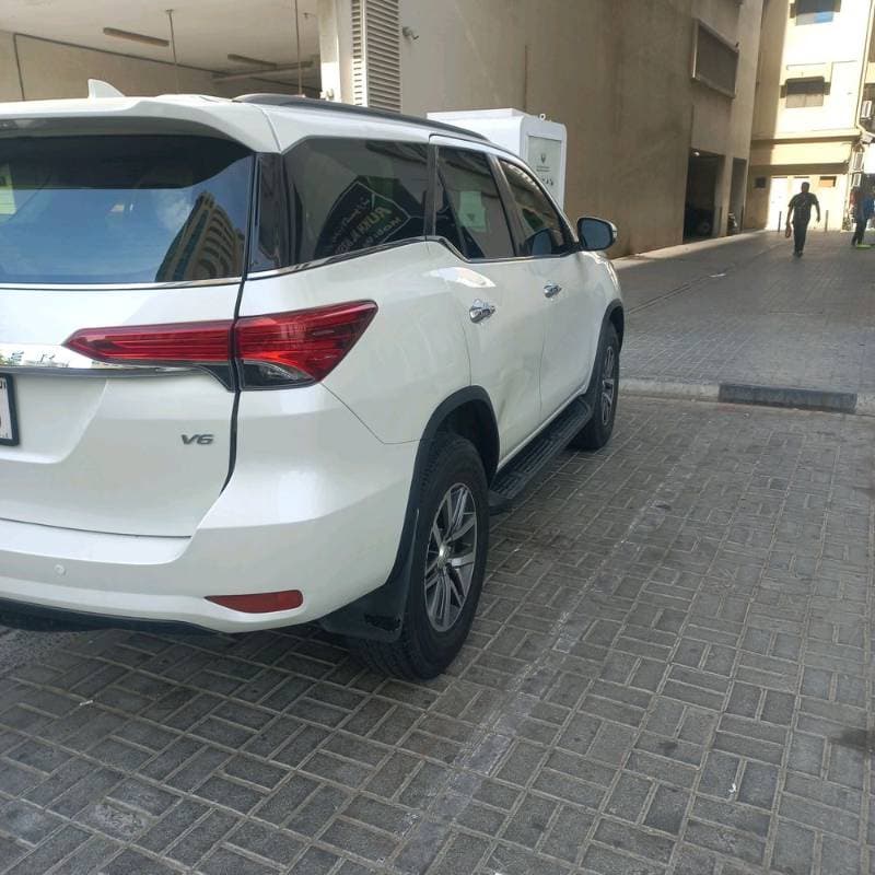 2017 Toyota Fortuner thumbnail 2