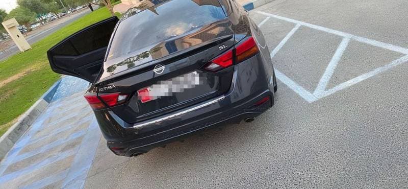 2021 Nissan Altima thumbnail 3