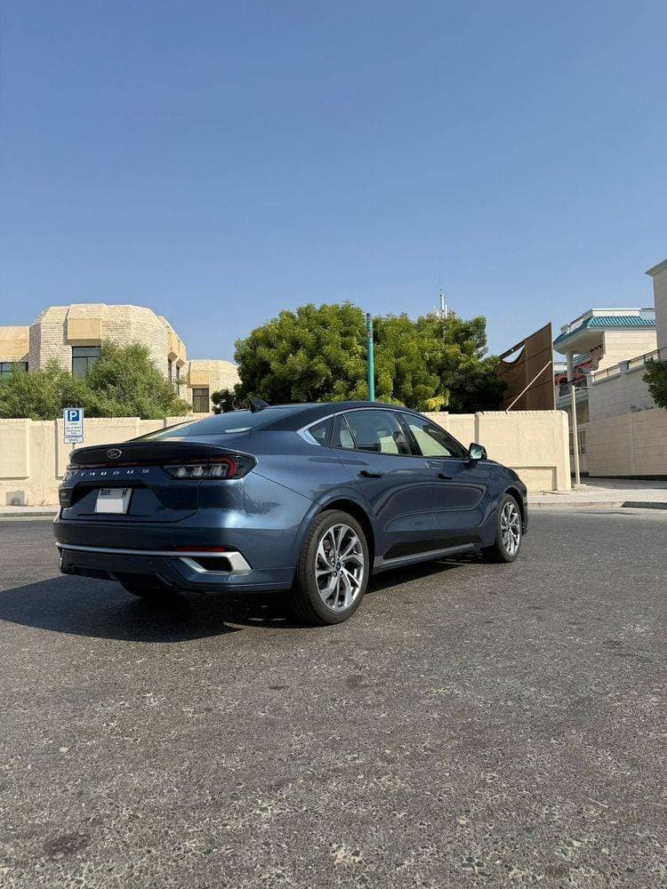 2024 Ford Taurus thumbnail 2