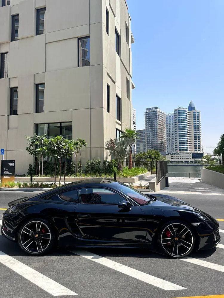 2020 Porsche Cayenne thumbnail 2