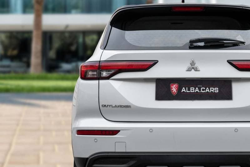 2024 Mitsubishi Outlander thumbnail 6