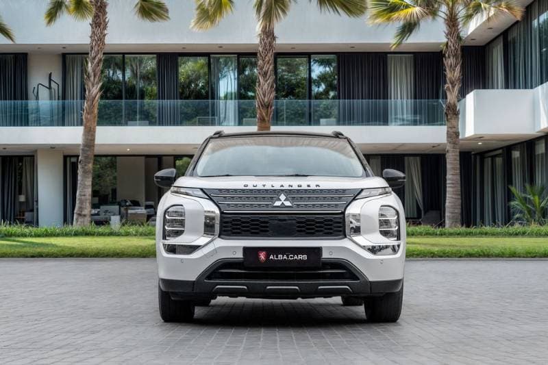 2024 Mitsubishi Outlander thumbnail 4