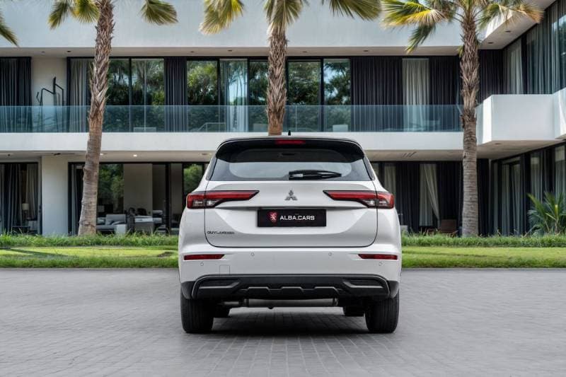 2024 Mitsubishi Outlander thumbnail 5