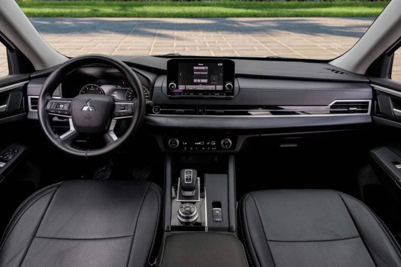 2024 Mitsubishi Outlander thumbnail 8