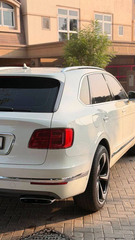 2018 Bentley Bentayga thumbnail 3