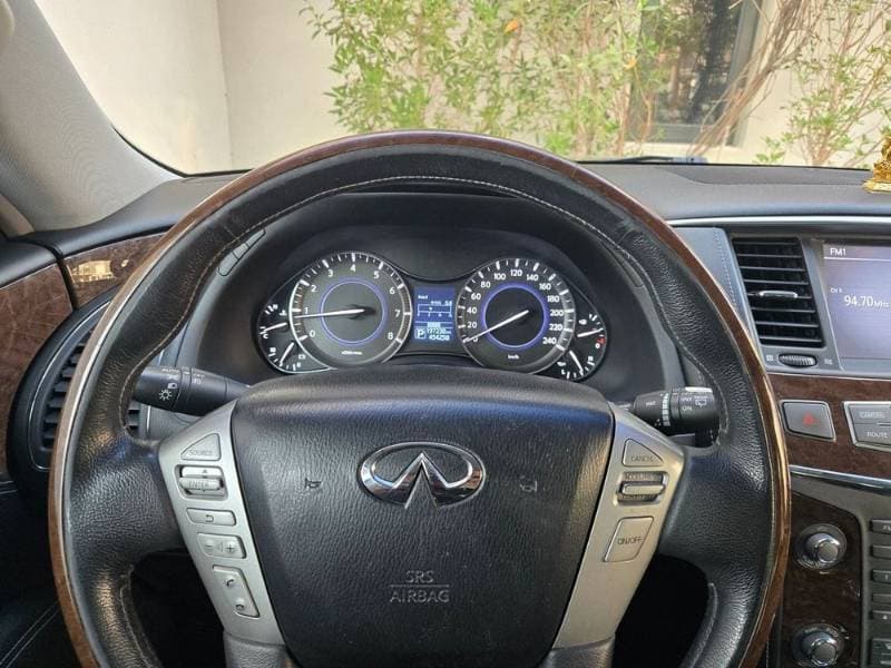 2016 Infiniti QX80 thumbnail 2