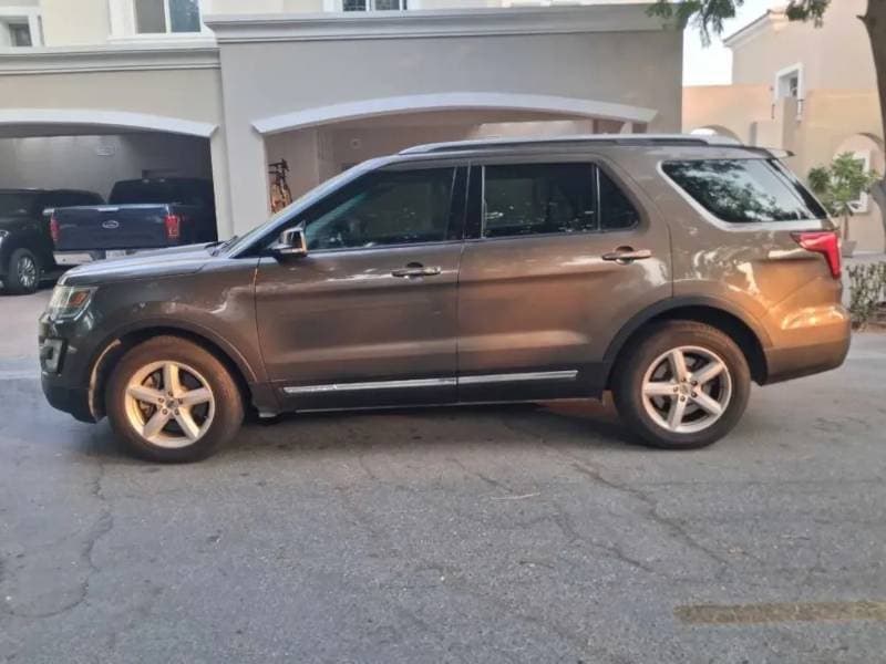 2016 Ford Explorer thumbnail 4
