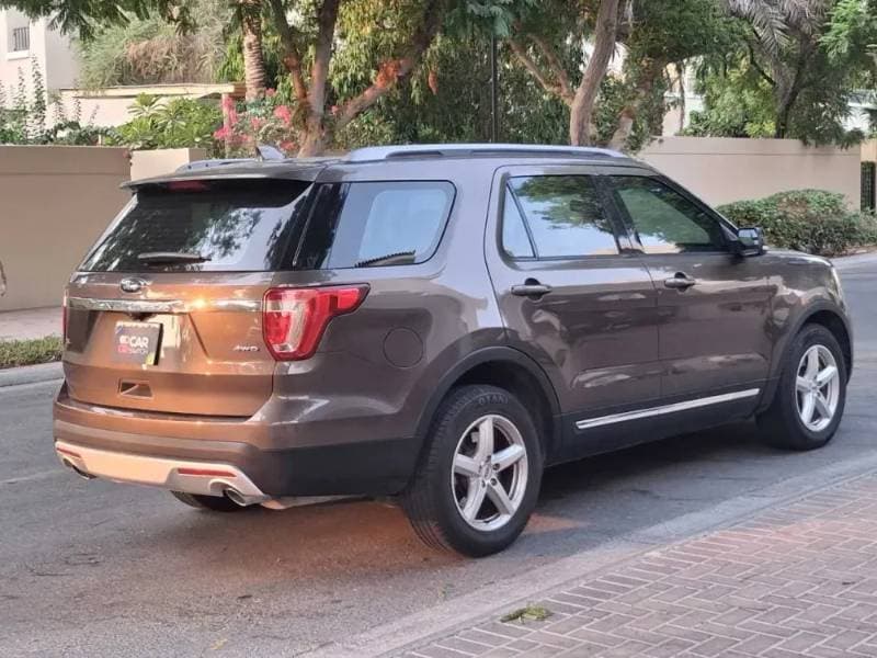 2016 Ford Explorer thumbnail 5