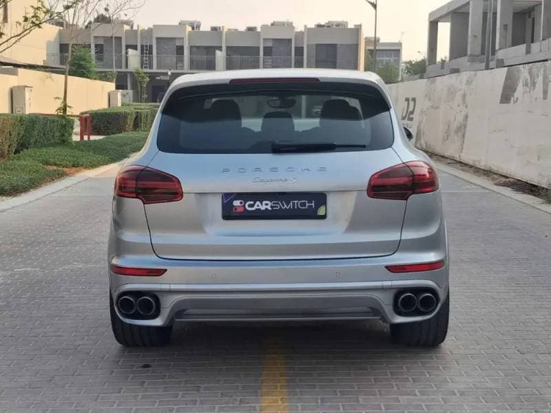 2016 Porsche Cayenne thumbnail 6