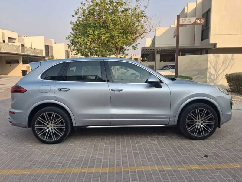 2016 Porsche Cayenne thumbnail 3