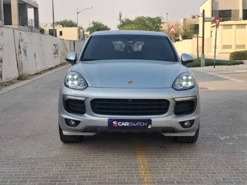 2016 Porsche Cayenne thumbnail 2
