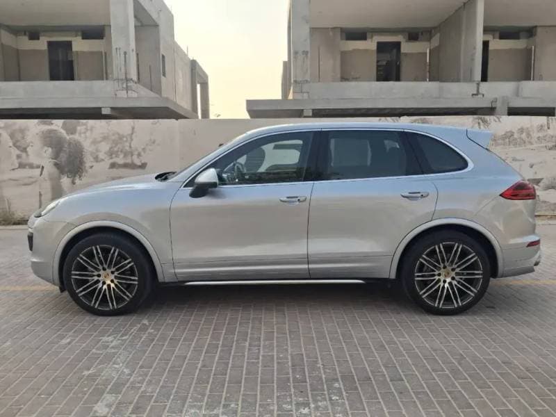 2016 Porsche Cayenne thumbnail 8