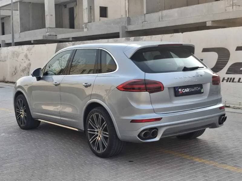 2016 Porsche Cayenne thumbnail 7
