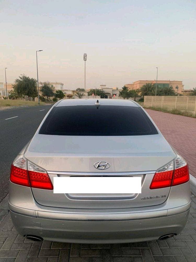 2011 Hyundai Genesis thumbnail 3