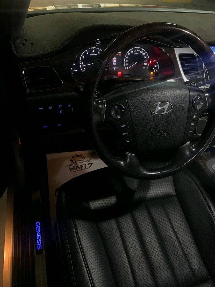2011 Hyundai Genesis thumbnail 4