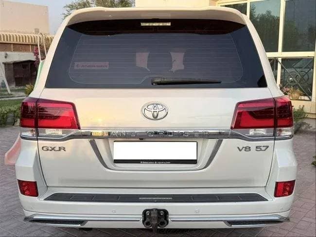 2017 Toyota Land Cruiser thumbnail 2