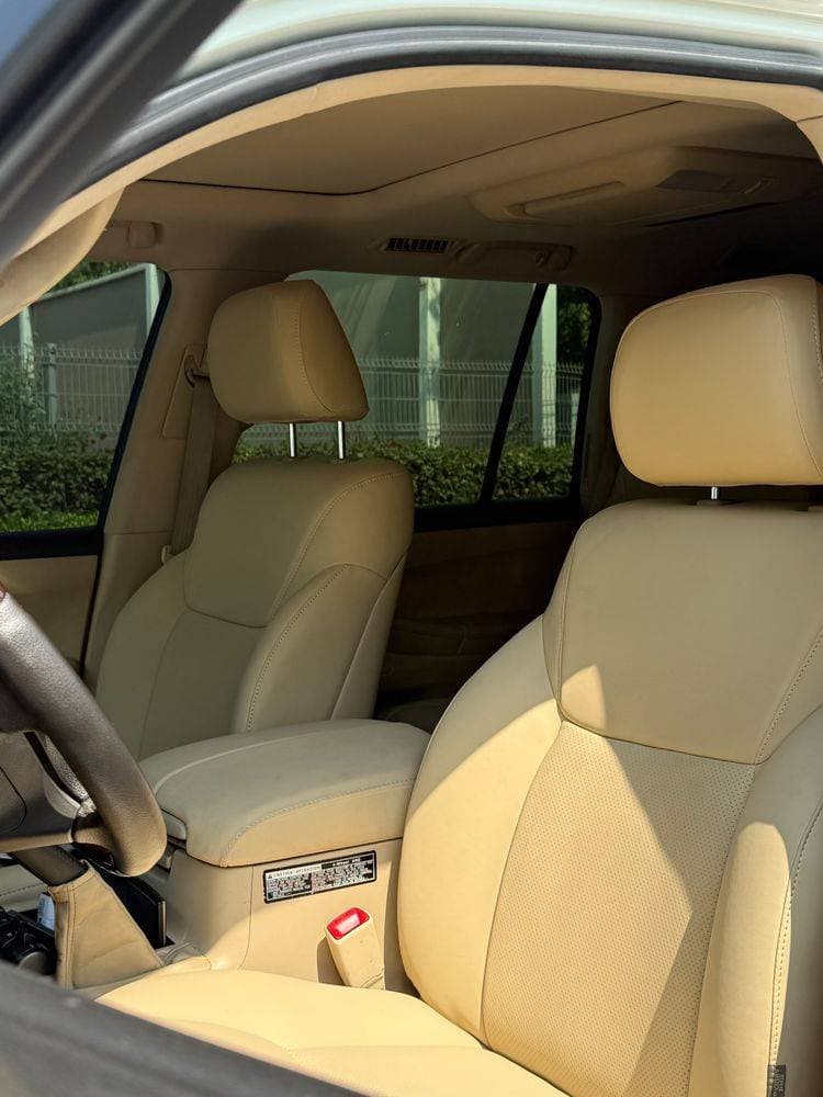 2011 Lexus LX 570 thumbnail 5