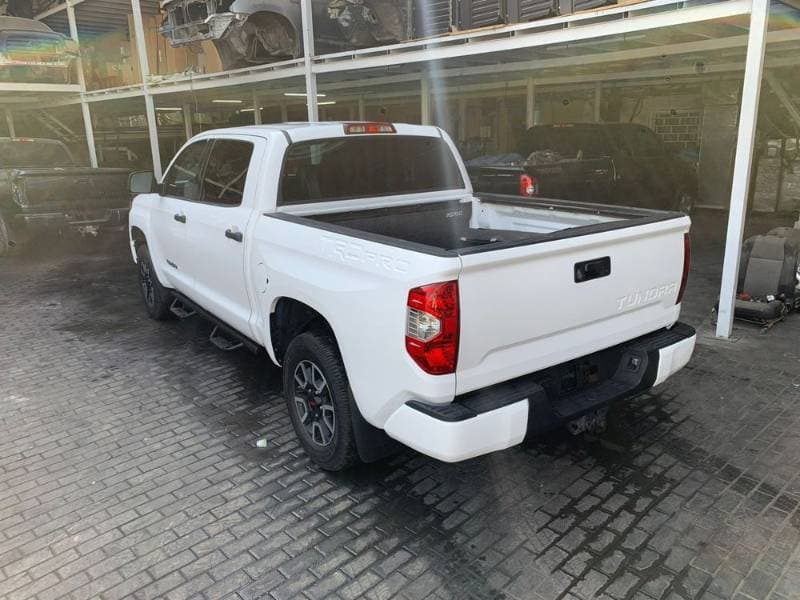 2015 Toyota Tundra thumbnail 3
