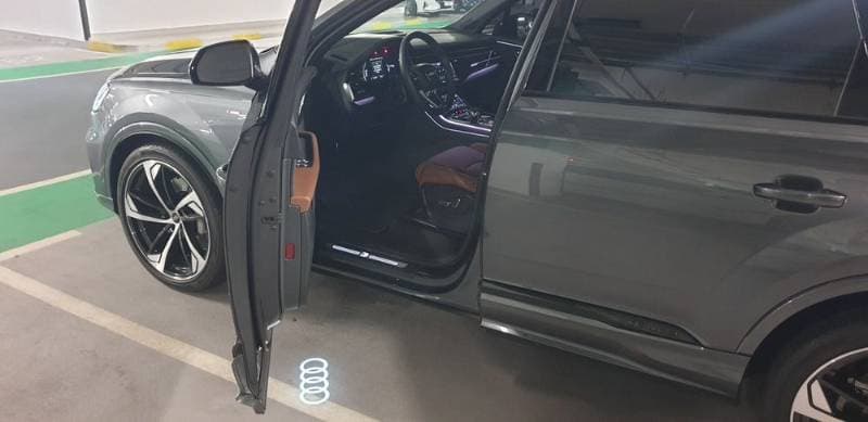 2021 Audi Q7 thumbnail 4