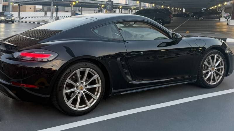 2017 Porsche Cayman thumbnail 6