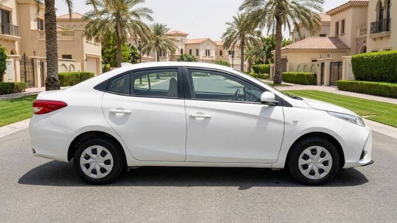 2022 Toyota Yaris thumbnail 2