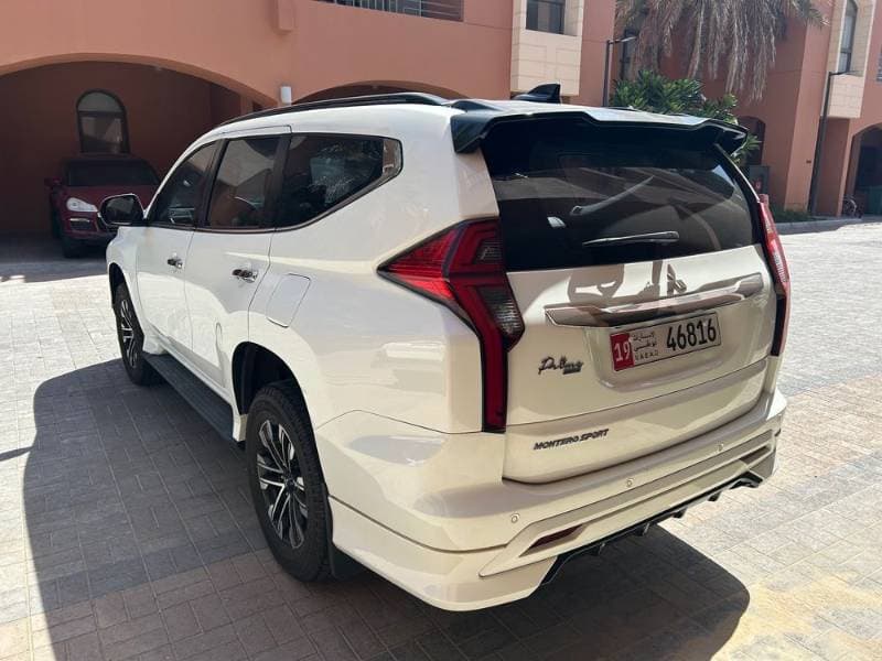 2023 Mitsubishi Montero Sport thumbnail 3