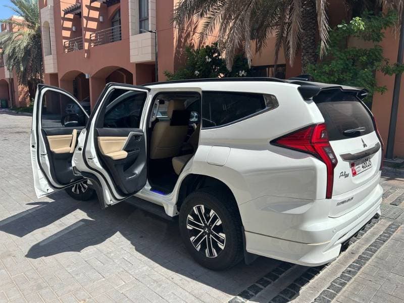 2023 Mitsubishi Montero Sport thumbnail 4