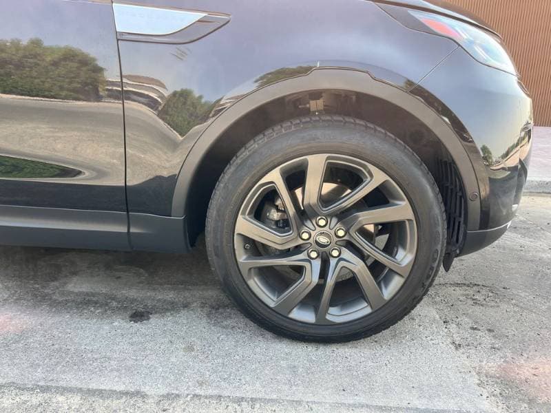 2019 Land Rover Discovery thumbnail 2