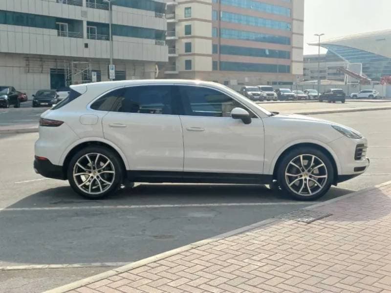 2019 Porsche Cayenne thumbnail 4